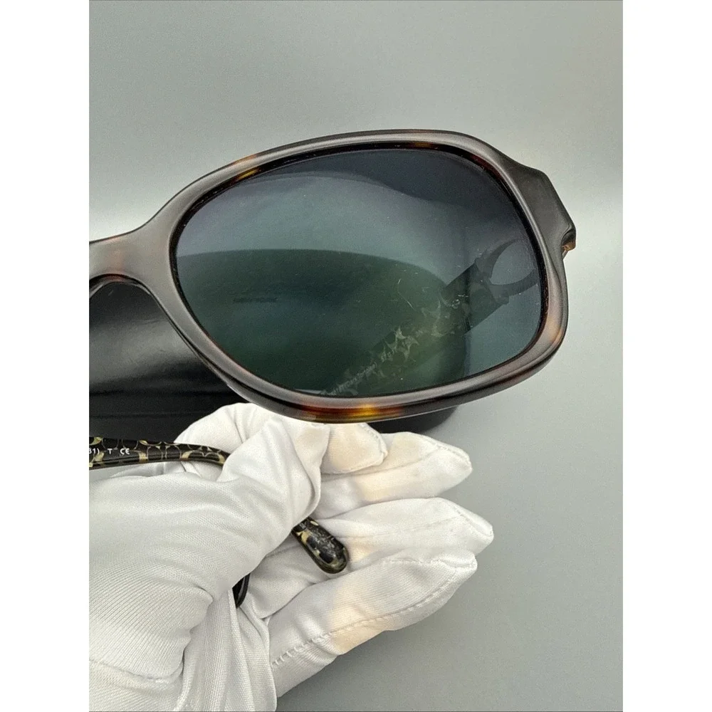 Coach HC8241 Authentic Sunglasses Dark Tortoise Brown Gradient Lens & Coach Case